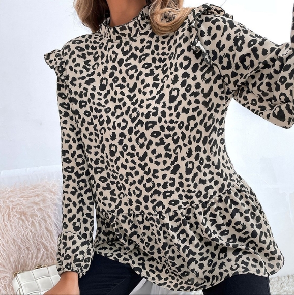 Spot On Ruffled Blouse - Picture 5 of 10